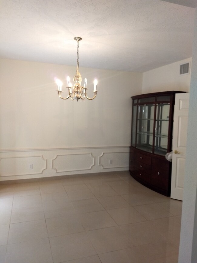 Building Photo - 7211 N Hearthstone Green Dr