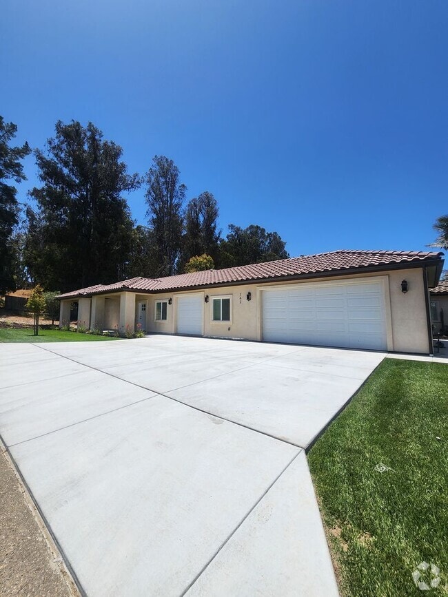 Building Photo - 742 Amber Way