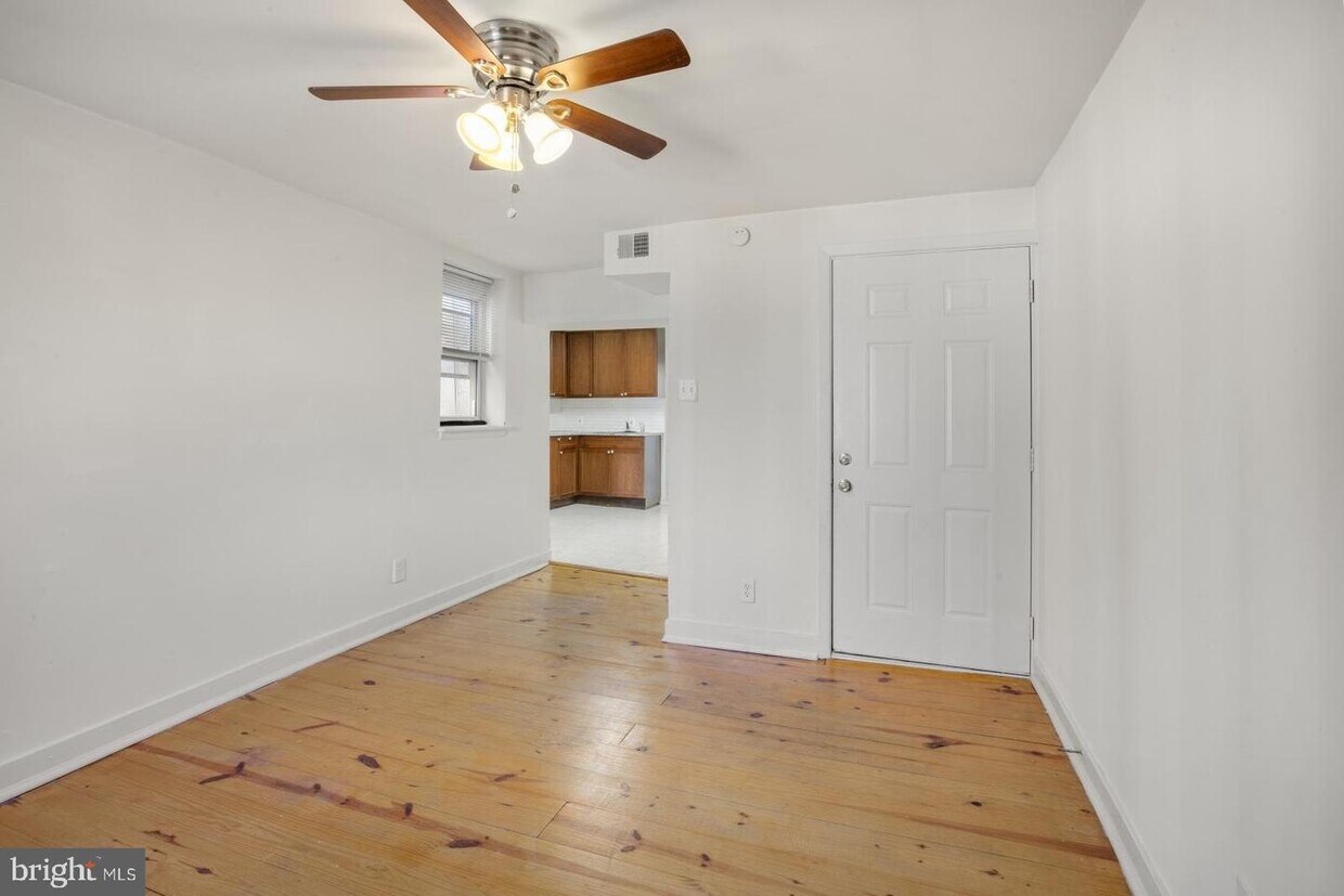 Primary Photo - 2538 Amber St