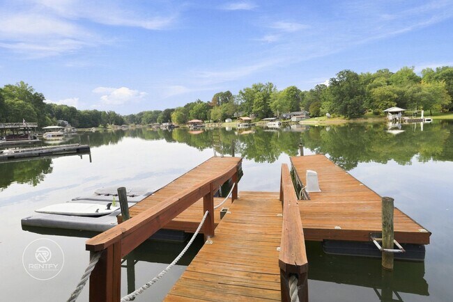 Foto del edificio - 7088 Wateredge Dr