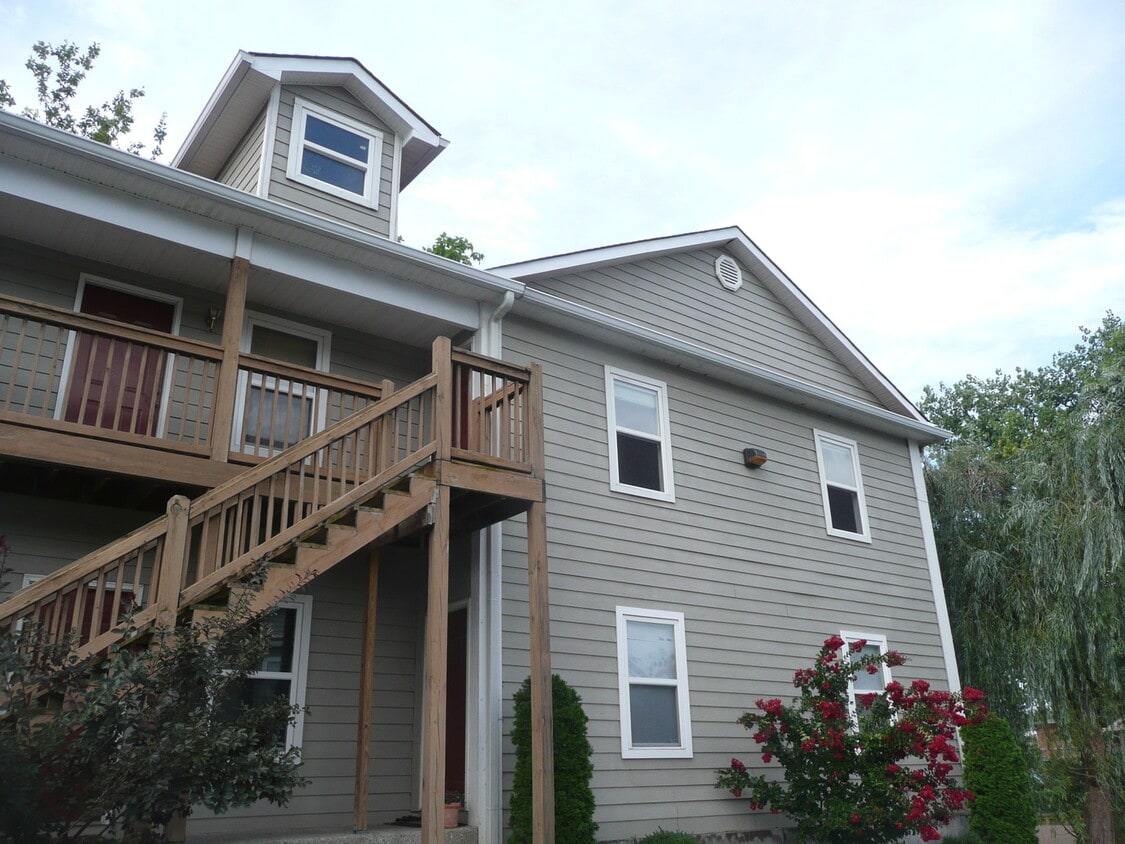 Foto principal - Great 2 Bedroom Condo off of Mellwood Ave