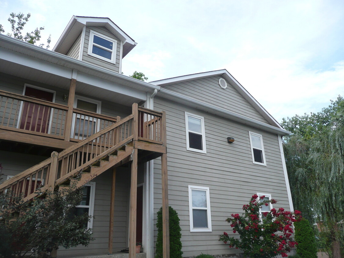Primary Photo - Great 2 Bedroom Condo off of Mellwood Ave
