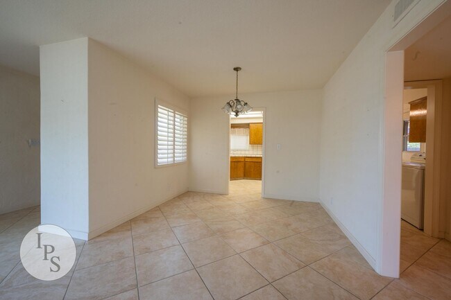 Building Photo - Fresno South East Home, 3BR/1BA, Built 195...