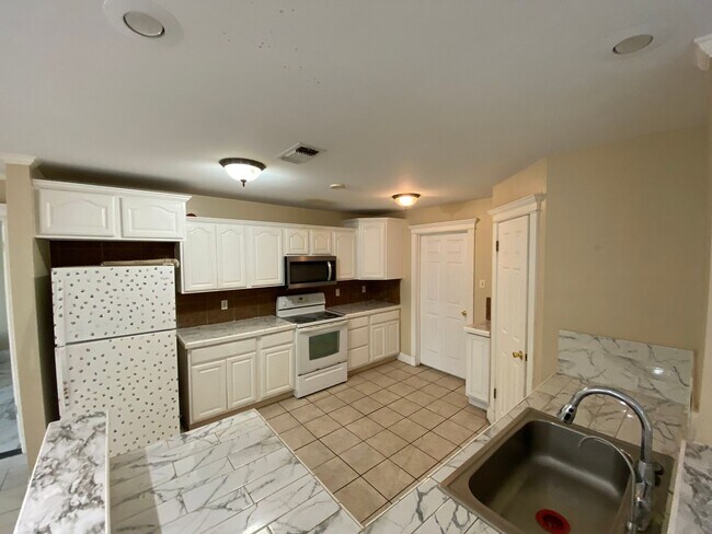 Foto del edificio - 5842 Berkshire Rd