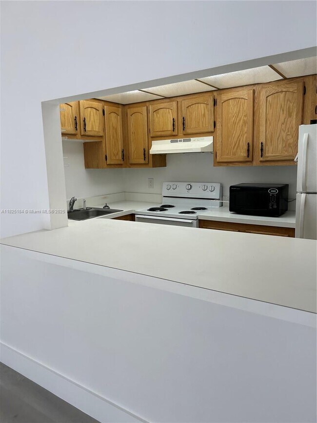 Foto del edificio - 4154 Inverrary Dr