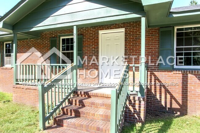 Building Photo - 2141 Leavensworth Rd