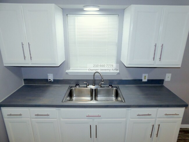 Building Photo - 1105 Clower