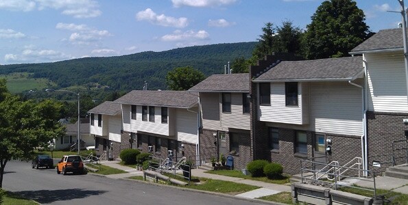 Primary Photo - Hillside Manor