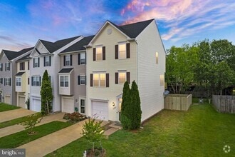Building Photo - 11070 Clovertree Ct