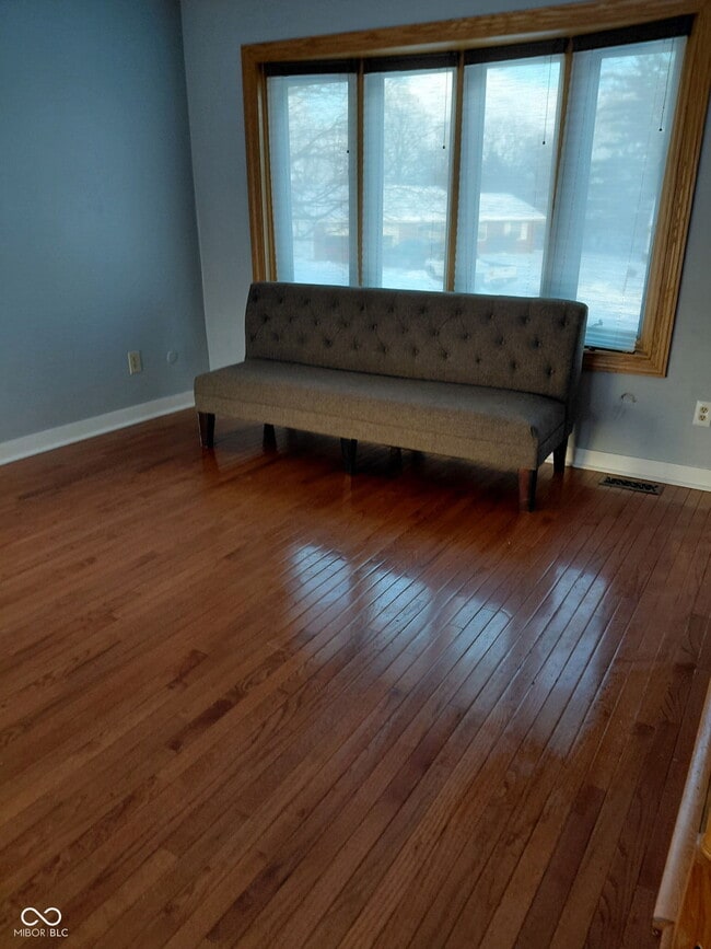 Building Photo - 4454 Greenmeadow Cir