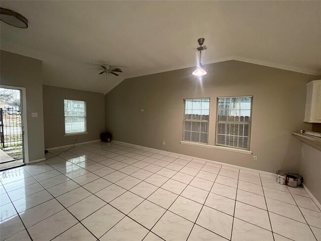Building Photo - 1413 Miller St