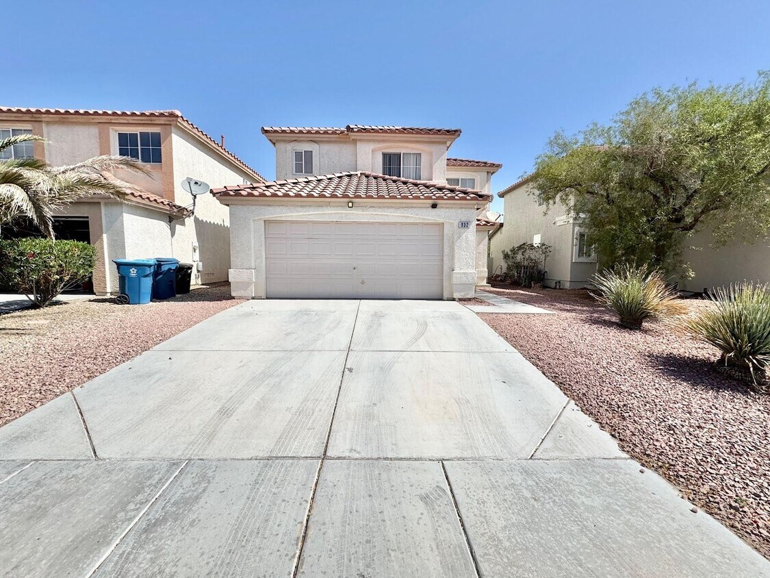 Foto principal - WELCOME TO THIS SPACIOUS 4-BEDROOM, 2.5-BA...