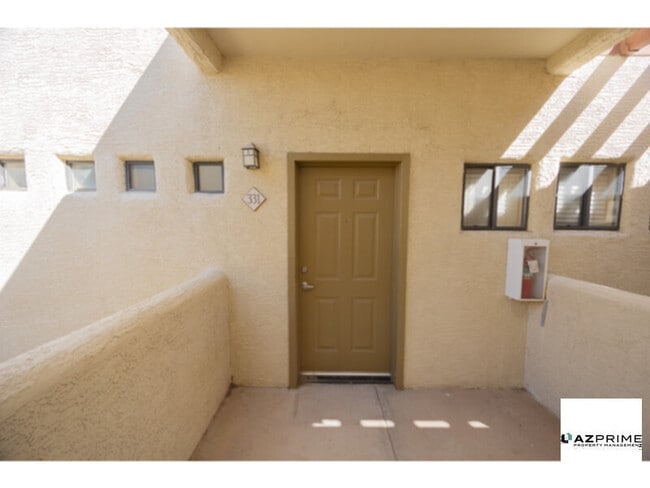 Building Photo - South Mountain Convenience in this Lovely 1/1 Phoenix Condo!