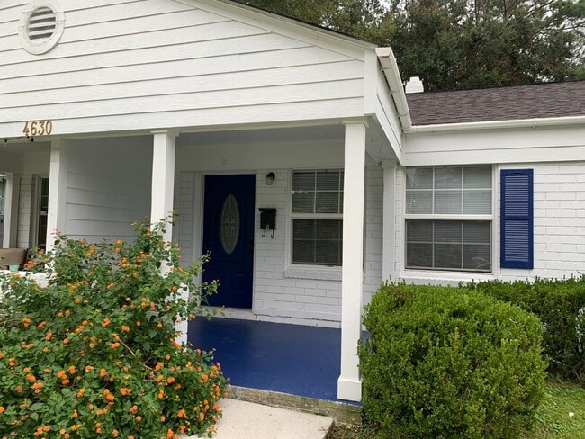 Building Photo - 4630 Oakwood Ave