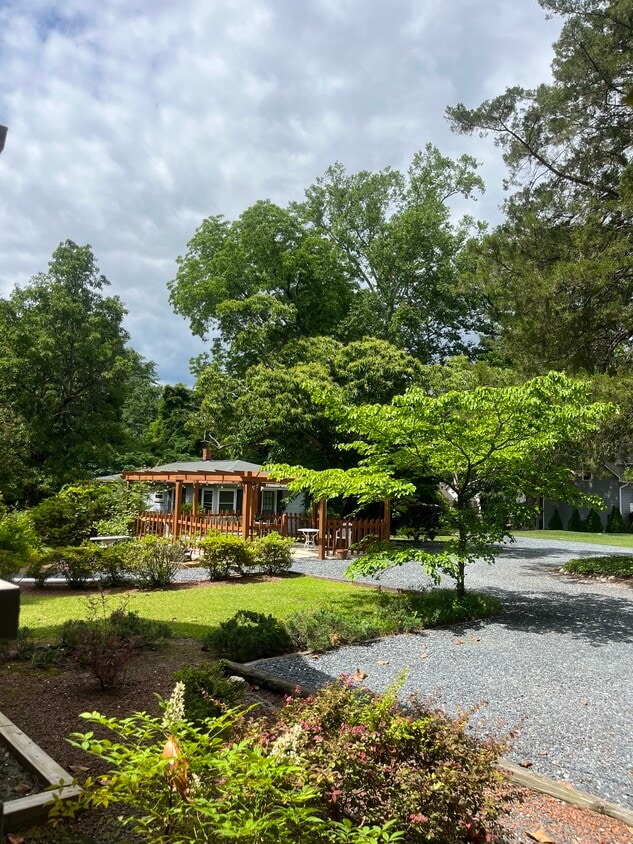 Foto del edificio - 310 N Bennett St