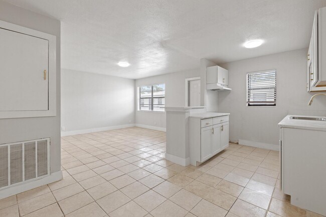 Foto del edificio - 1876-1841 41st Ave