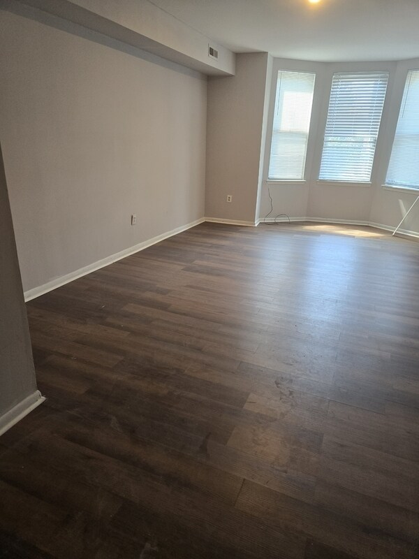 Foto del edificio - 4221 W Girard Ave