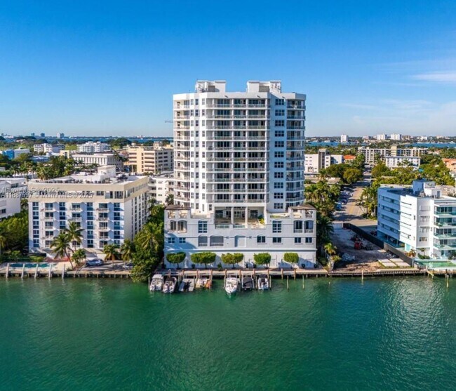 Foto del edificio - 9751 E Bay Harbor Dr