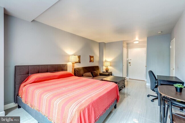 Foto del edificio - 1121 Arlington Blvd