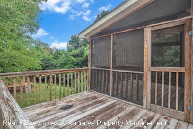 Building Photo - 4 br, 2.5 bath House - 10007 Shady View Lane