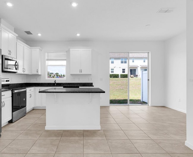 Foto del edificio - 1148 Lakeshore Breeze Pl