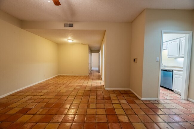 Foto del edificio - Robbins Place #208