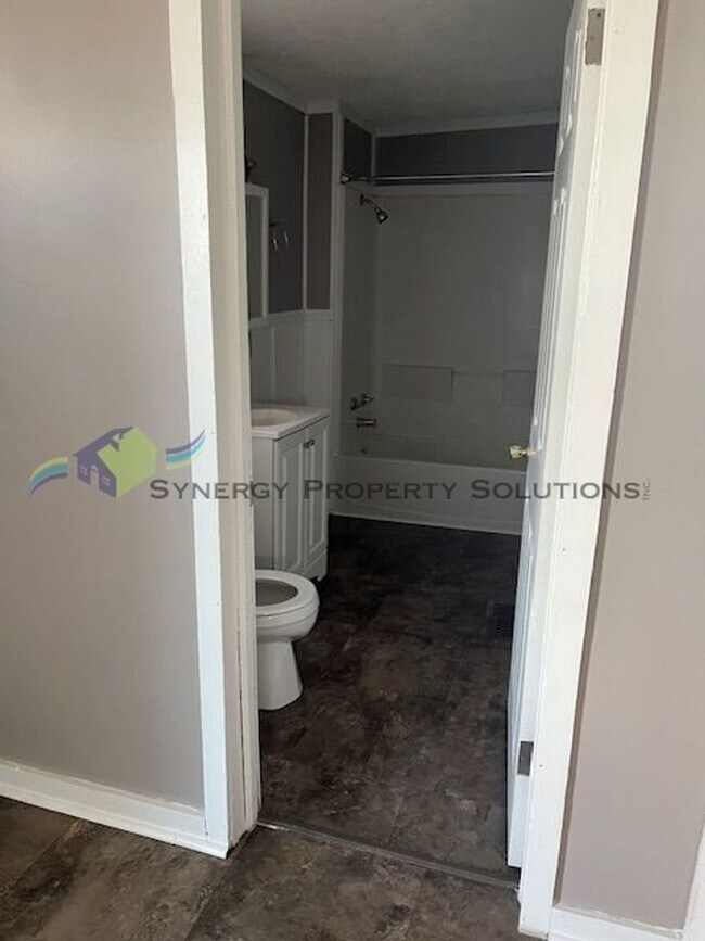 Building Photo - Rental Available!