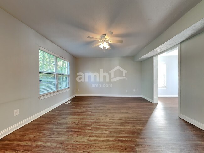 Foto del edificio - 17209 Rushmore Drive