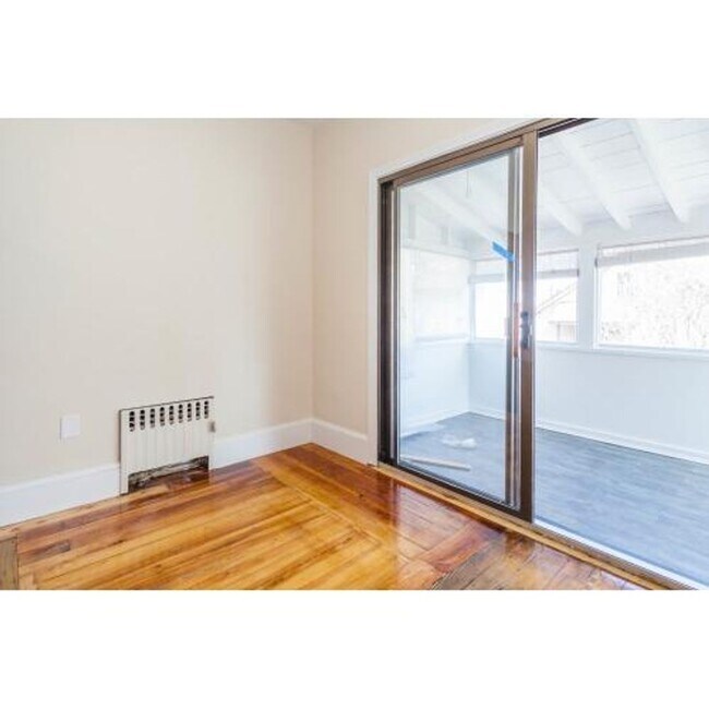 Foto del edificio - Central Heat/AC, Eat-in Kitchen, Porch, Pa...