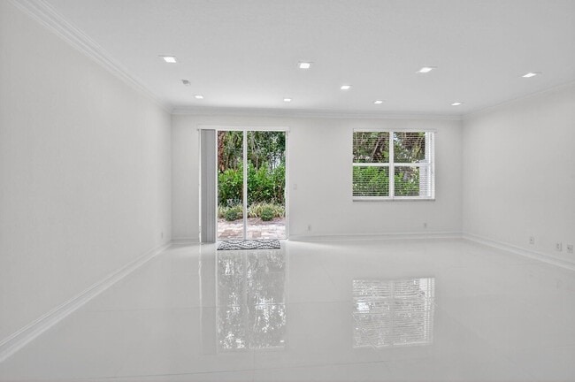 Building Photo - 16081 Poppyseed Cir