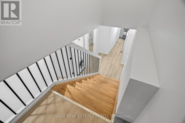 Building Photo - 25 Chamberlain Ave