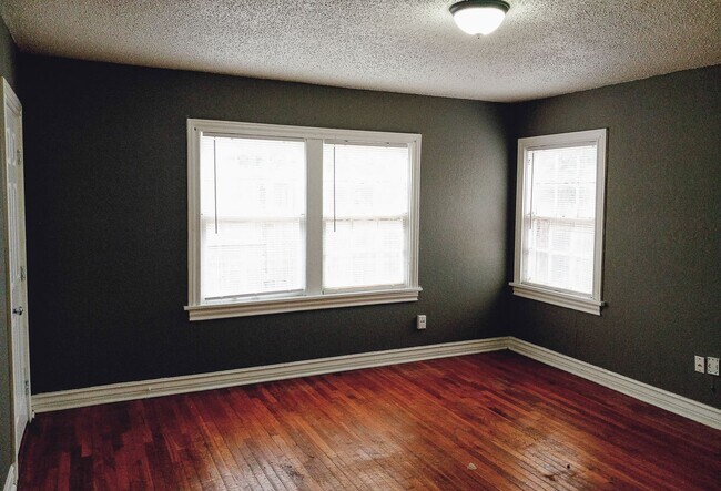 Foto del edificio - $0 First Month's Rent / $0 Deposit at Move-in