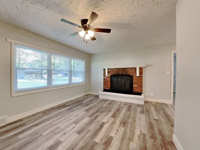 Foto del edificio - 11217 Corrington Ave