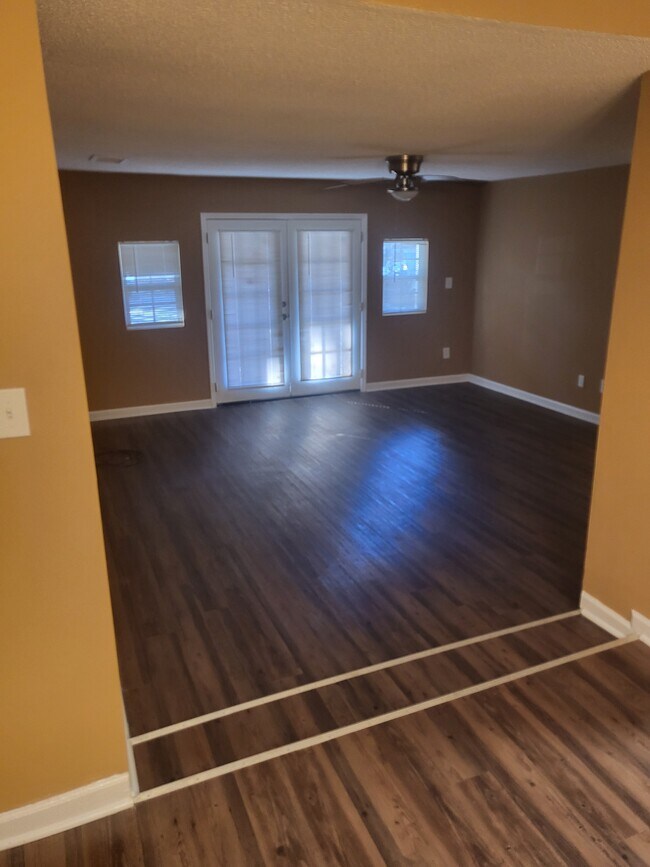 Foto del edificio - 3575 Oakvale Rd