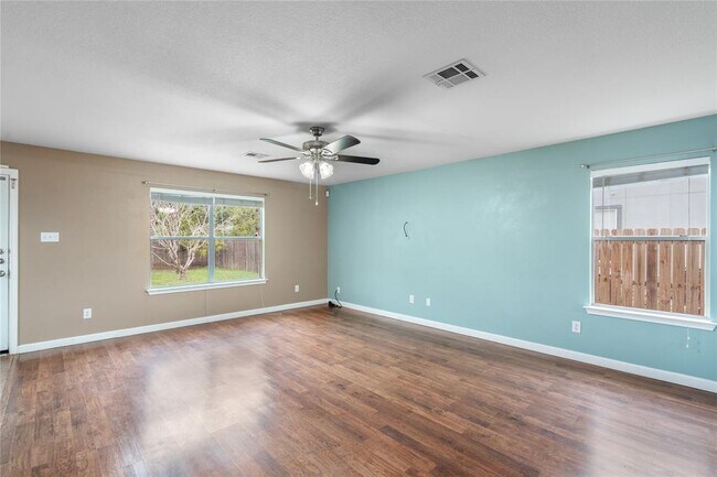 Building Photo - 2609 Jason Dr