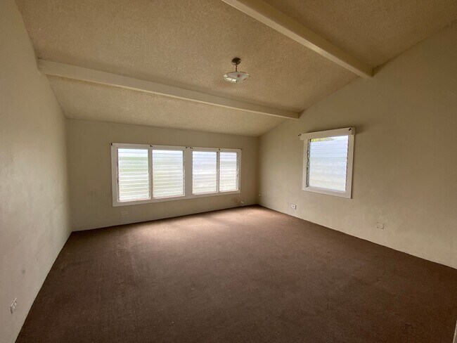 Foto del edificio - Four Bedroom Home