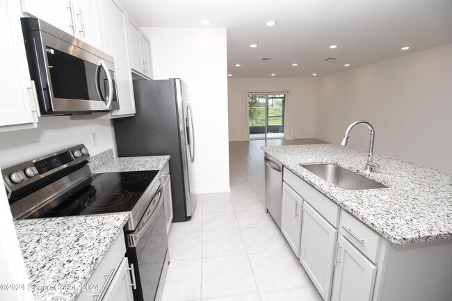 Building Photo - 1008 Canfield Cir