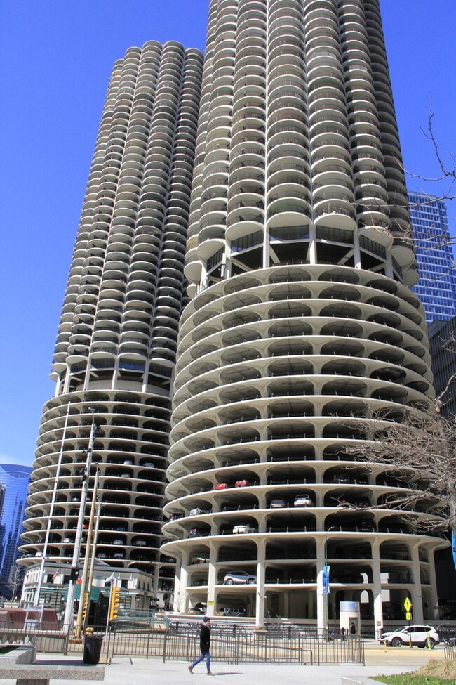 Building Photo - 300 N State St