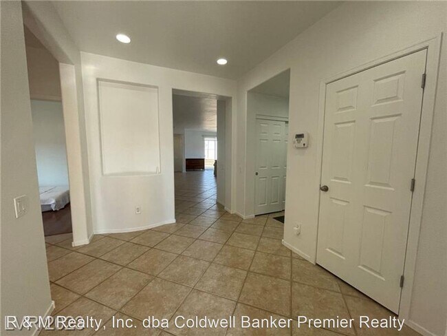 Building Photo - 3 br, 2 bath House - 2806 Lochleven Way