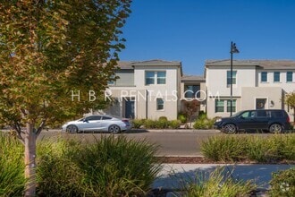 Building Photo - 1609 Marina Dr