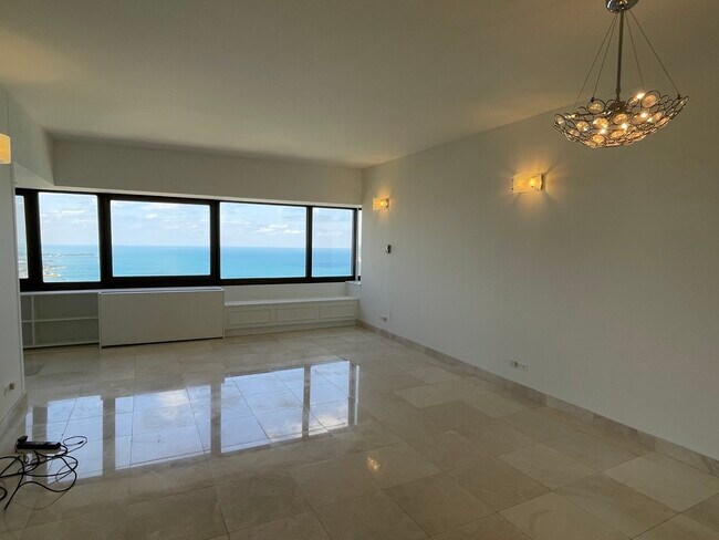 Foto del edificio - 175 E Delaware Pl
