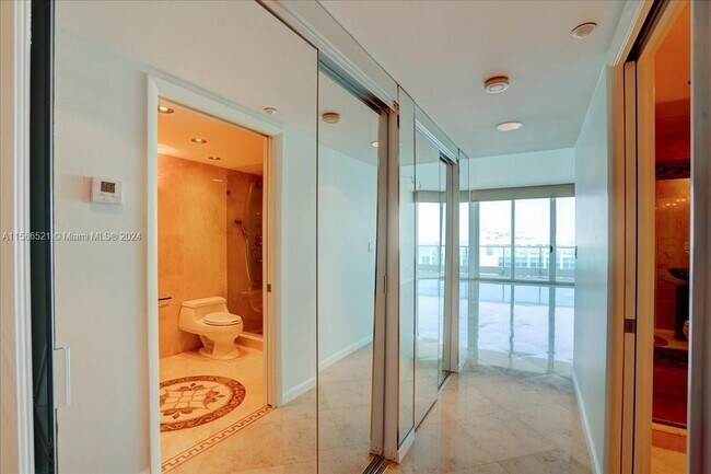 Foto del edificio - 5025 Collins Ave