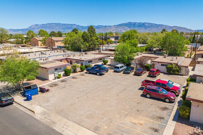 Building Photo - 1132 Palomas Dr SE