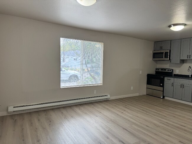 Foto del edificio - 1004 S Cloverdale St