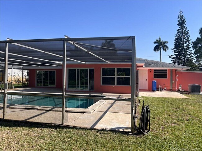 Foto del edificio - 652 NW Sunset Dr