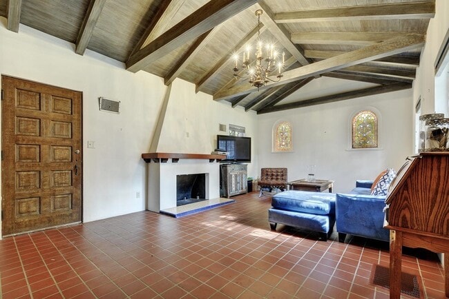 Building Photo - Clarksville Spanish Bungalow