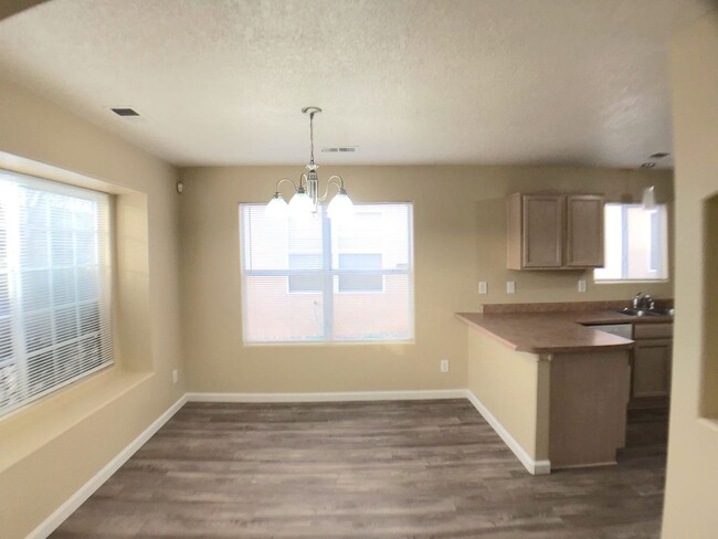 Building Photo - Ventana Ranch 3 bedroom. Brand new Floorin...