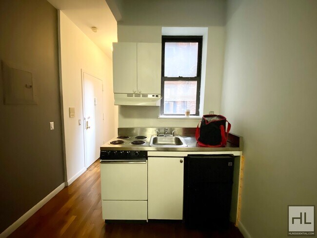 Building Photo - 8 AVENUE