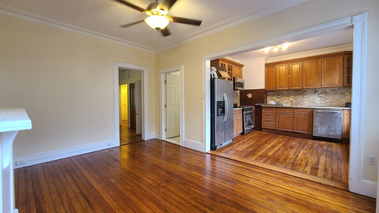 Primary Photo - 476 Gregory Ave
