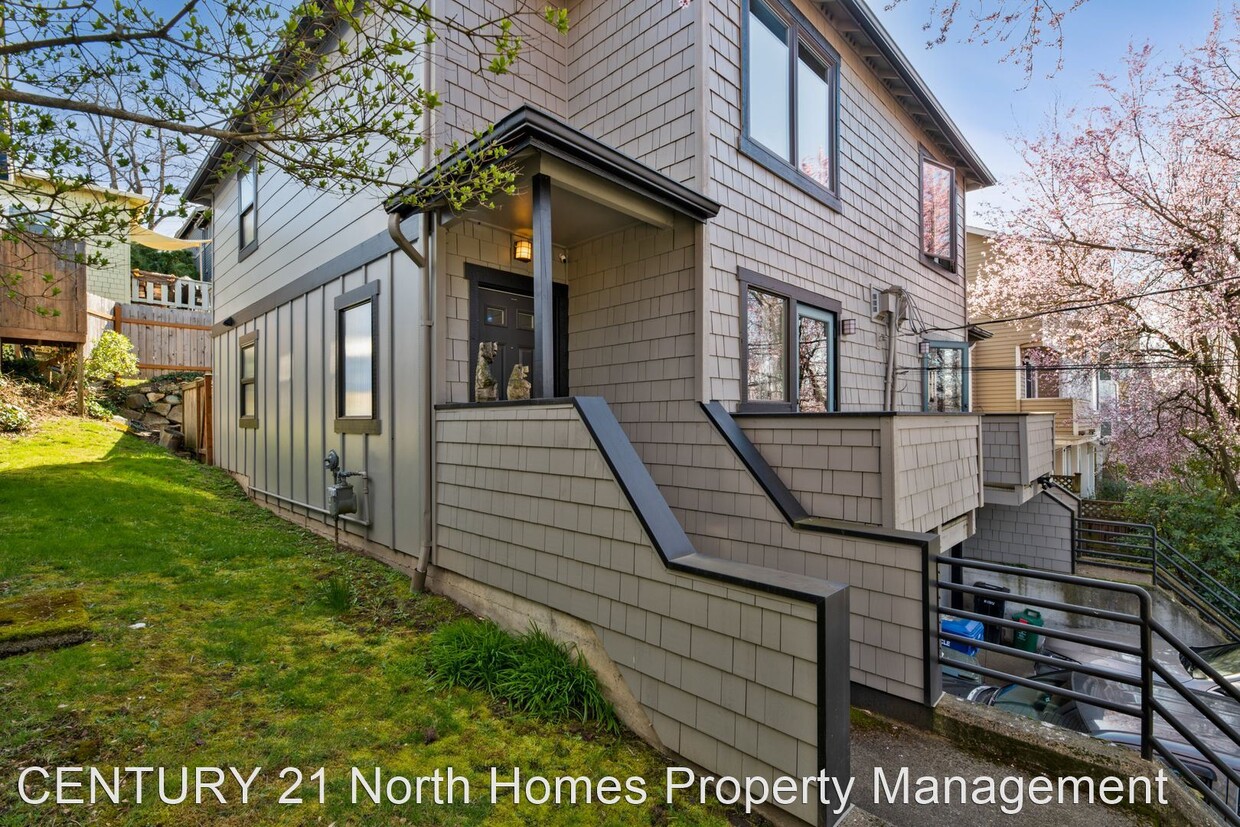 Primary Photo - 2 br, 1.5 bath House - 1106 Yakima Ave S